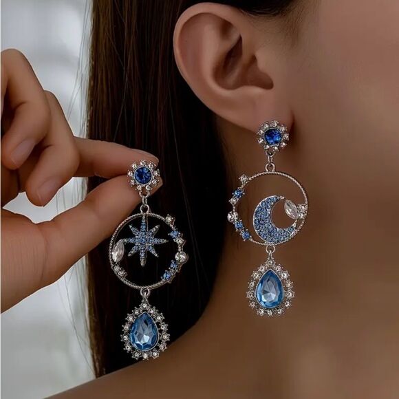 πβNEW Elegant Blue Crystal Celestial Moon Dangle Earrings π - Picture 3 of 9